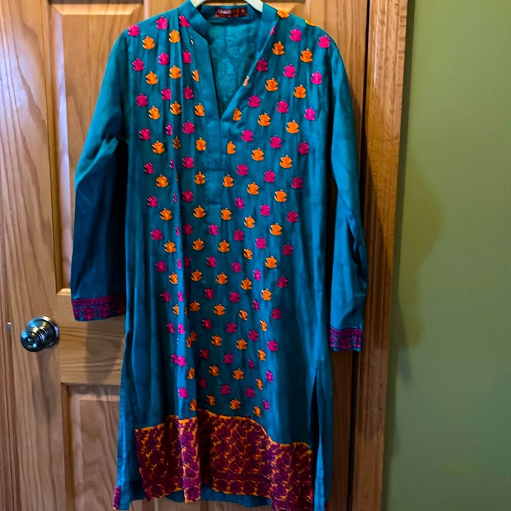 Beautifully embroidered lightweight kurta.